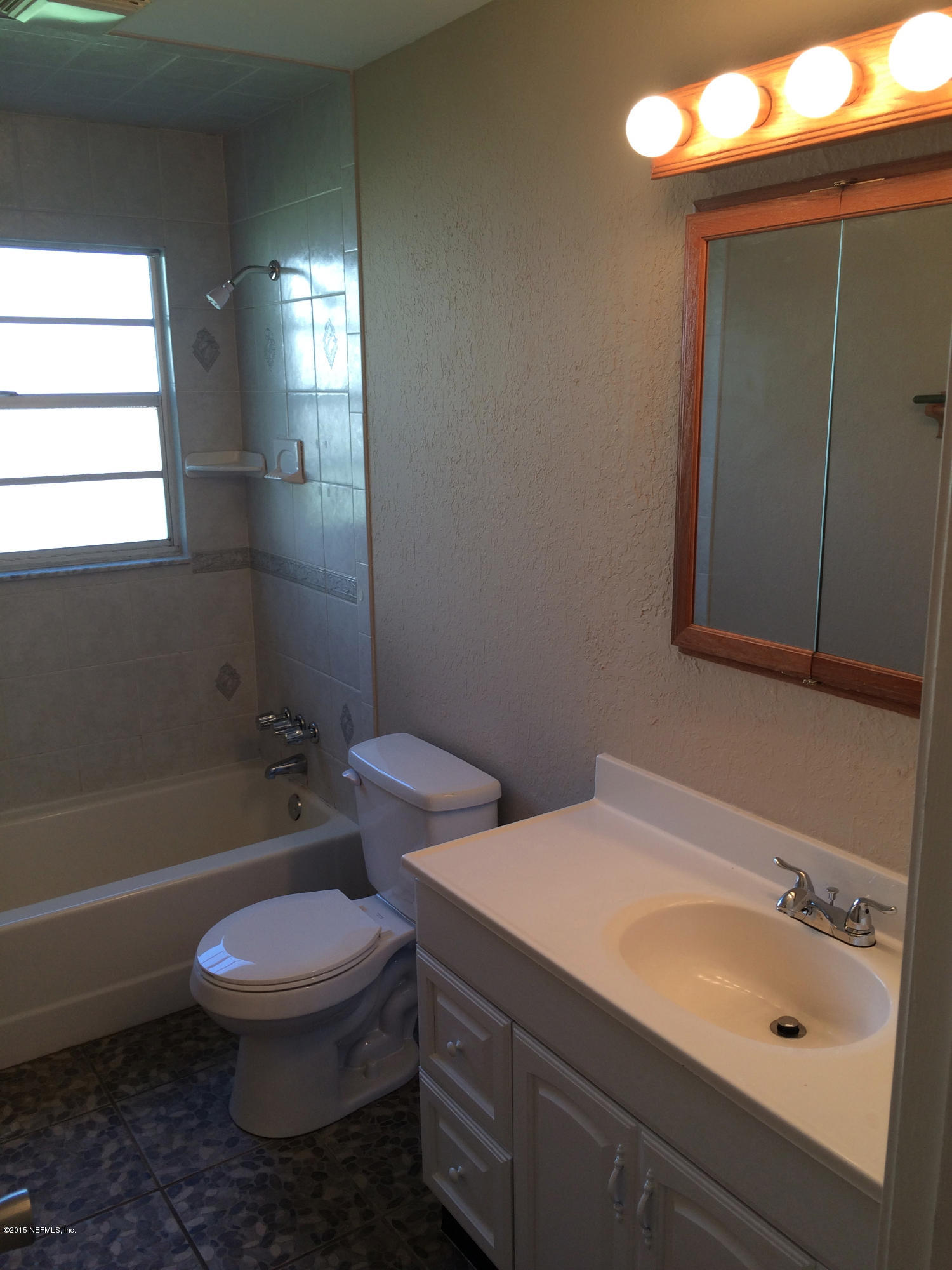 5471 Weaver Road Orange Park, FL 32073 - Photo 16 of 22 a bathroom with a sink a toilet and bathtub