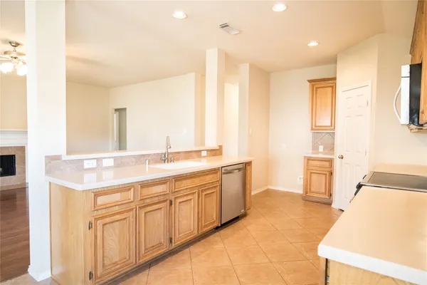 $2,650 | 416 Laddingford Lane, League City, TX 77573