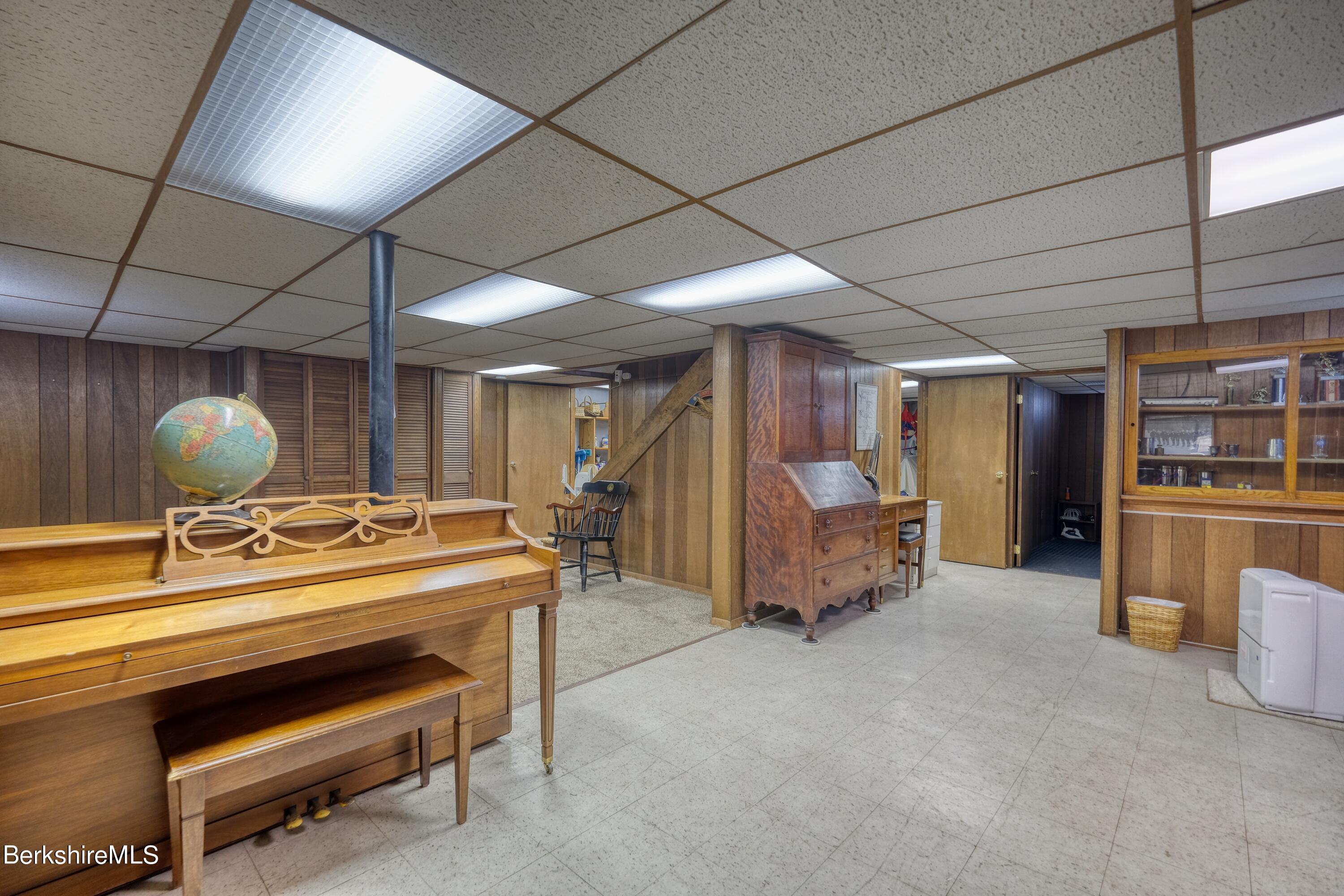 237 Eleanor Road Pittsfield, MA 01201 - Photo 25 of 30