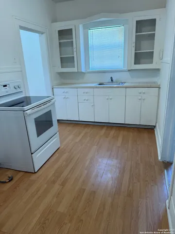 $800 | 1930 West Hermosa Drive, San Antonio, TX 78201