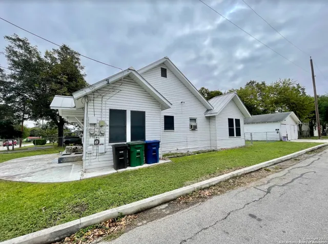 $800 | 1930 West Hermosa Drive, San Antonio, TX 78201