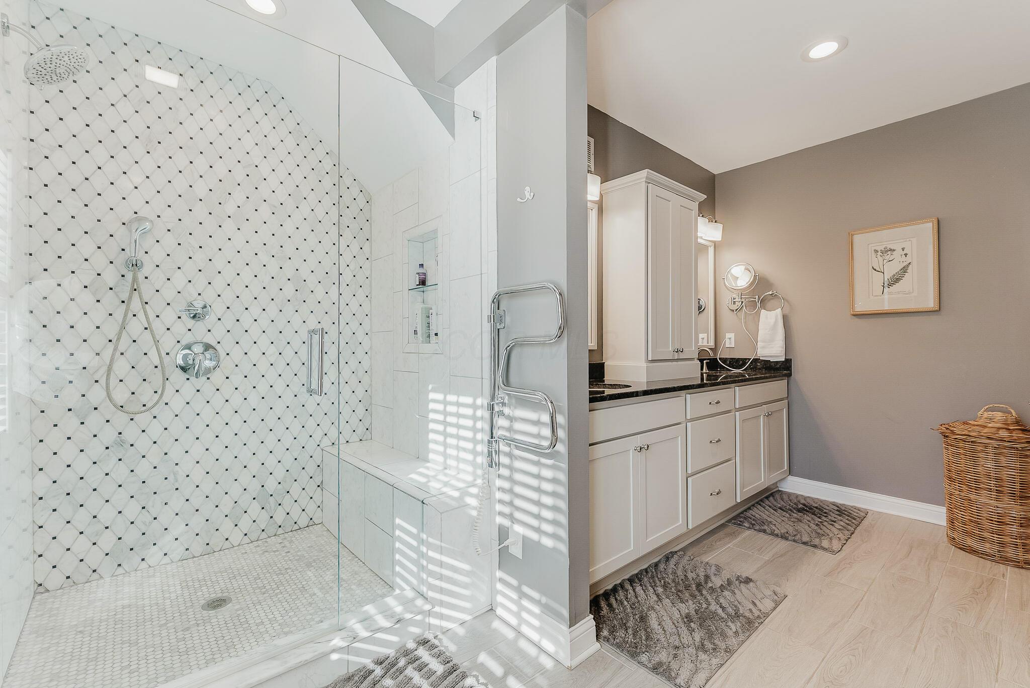 2409 Sherwood Road Bexley, OH 43209 - Photo 27 of 70 Primary Ensuite