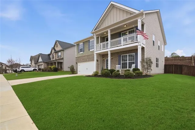 a front view of house with yard