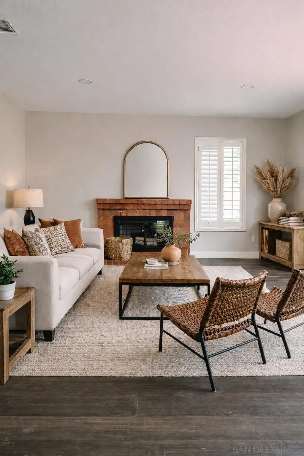 672 Chateau Place Escondido, CA 92029 - Photo 8 of 38 Digitally Altered. Original Image (https://cdnparap00.paragonrels.com/ParagonImages/Property/p0/SDMLS/-511765/9/120/90/210b26b92b0b56ca5dad6eb4bea9ff98/3/a56ef6967ae36b3c2a363fa9e5e0ad27/-511765-b6cd8dcc-7918-4487-b6d3-f9793f47edd9.JPG)