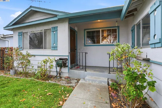 $1,135,000 | 300 North Park Victoria Drive, Milpitas, CA 95035