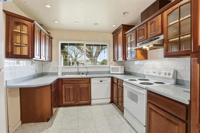 $1,135,000 | 300 North Park Victoria Drive, Milpitas, CA 95035