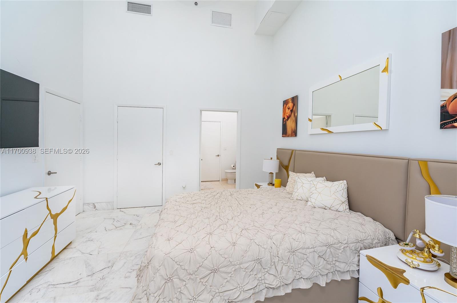 475 Brickell Avenue, Unit 2209 Miami, FL 33131 - Photo 13 of 27