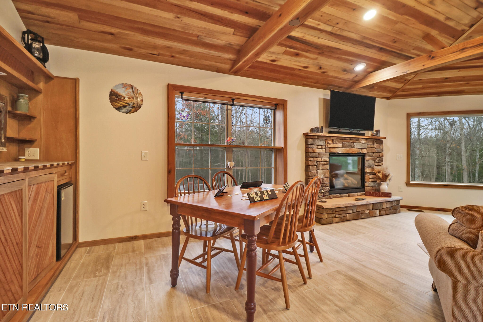 224 Victoria Circle Jamestown, TN 38556 - Photo 39 of 52 a dining room with furniture and window