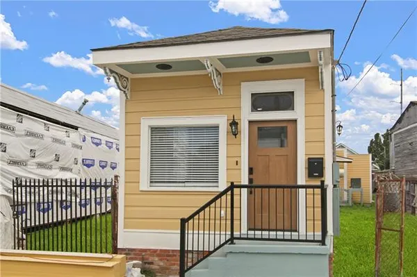 $1,750 | 2009 Governor Nicholls Street, New Orleans, LA 70116