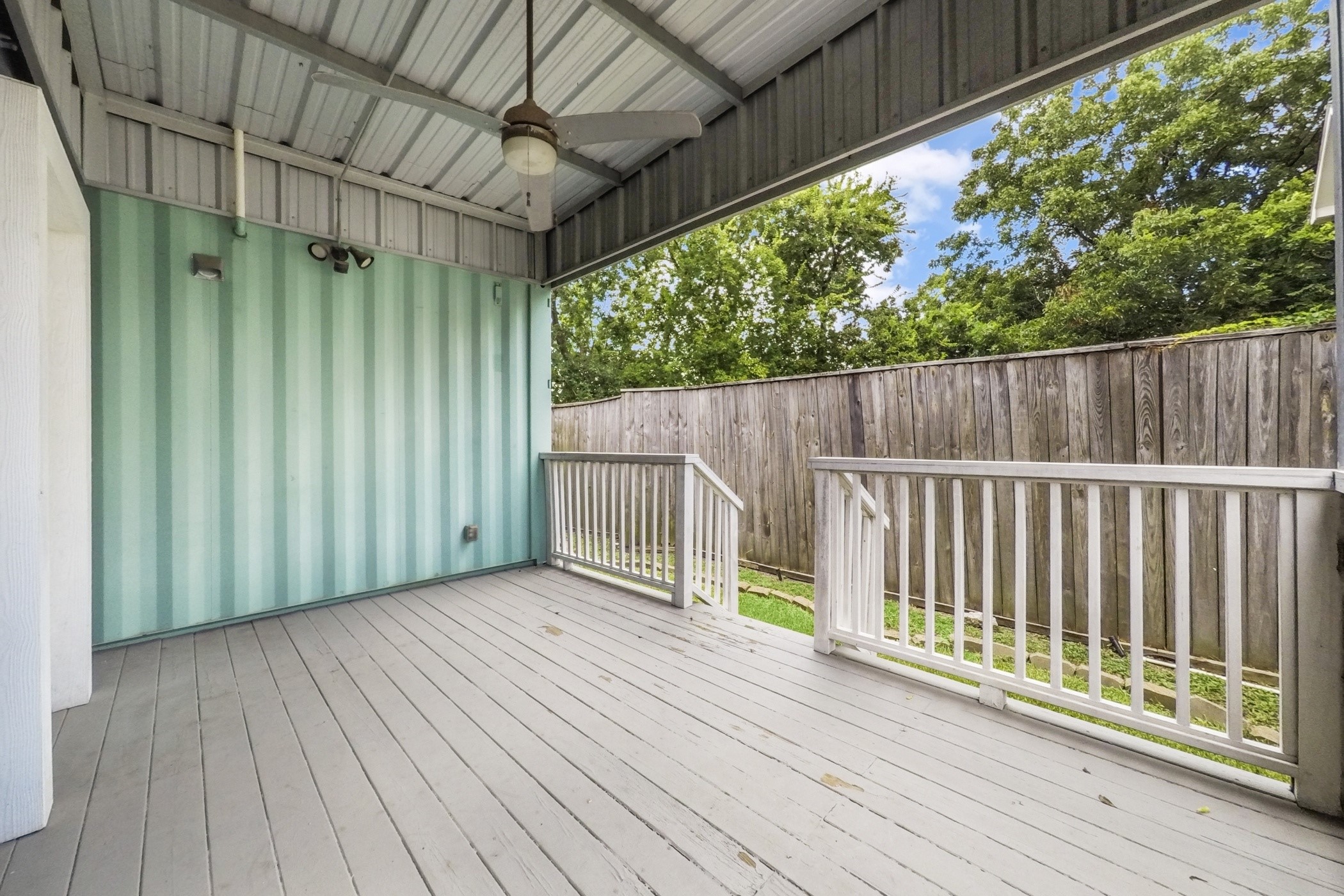 1709 Dan Street Houston, TX 77020 - Photo 25 of 29 a view of a wooden deck