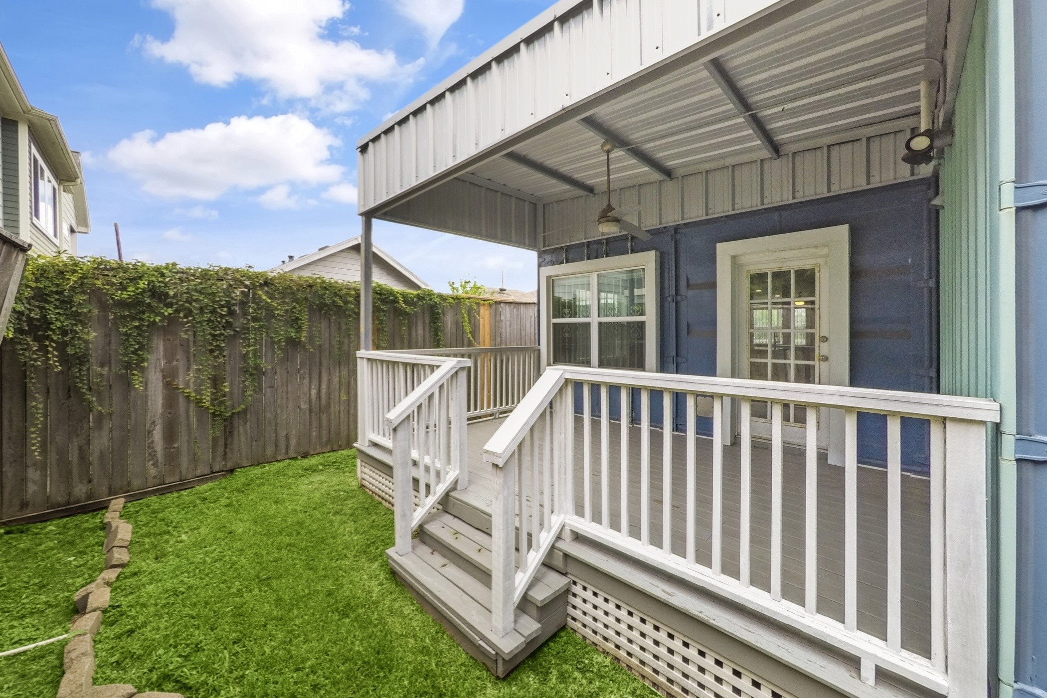 1709 Dan Street Houston, TX 77020 - Photo 26 of 29 a view of a chair and table in the patio