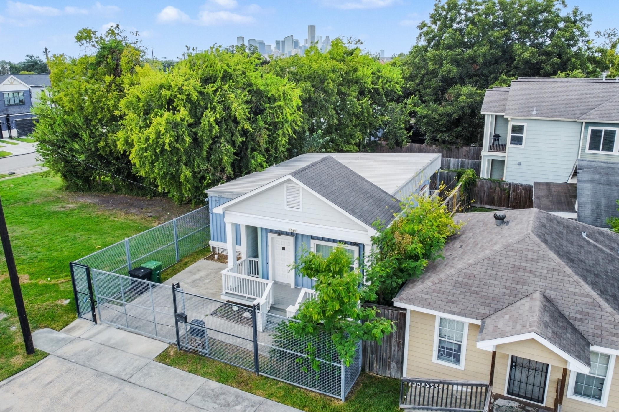 1709 Dan Street Houston, TX 77020 - Photo 5 of 29 a view of a patio with table and chairs and potted plants