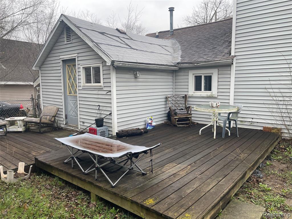 709 North Locust Street Adrian, MI 49221 - Photo 2 of 21