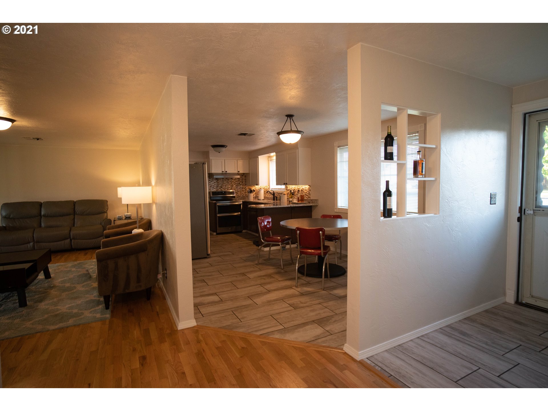 3950 Jasper Road Springfield, OR 97478 - Photo 2 of 20 a living room with furniture and a table