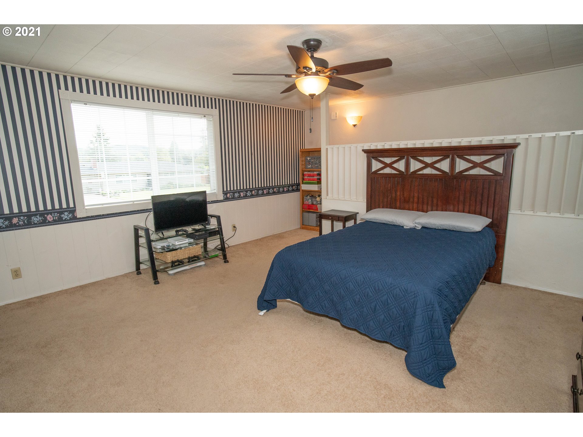 3950 Jasper Road Springfield, OR 97478 - Photo 12 of 20 a bedroom with furniture and a large window