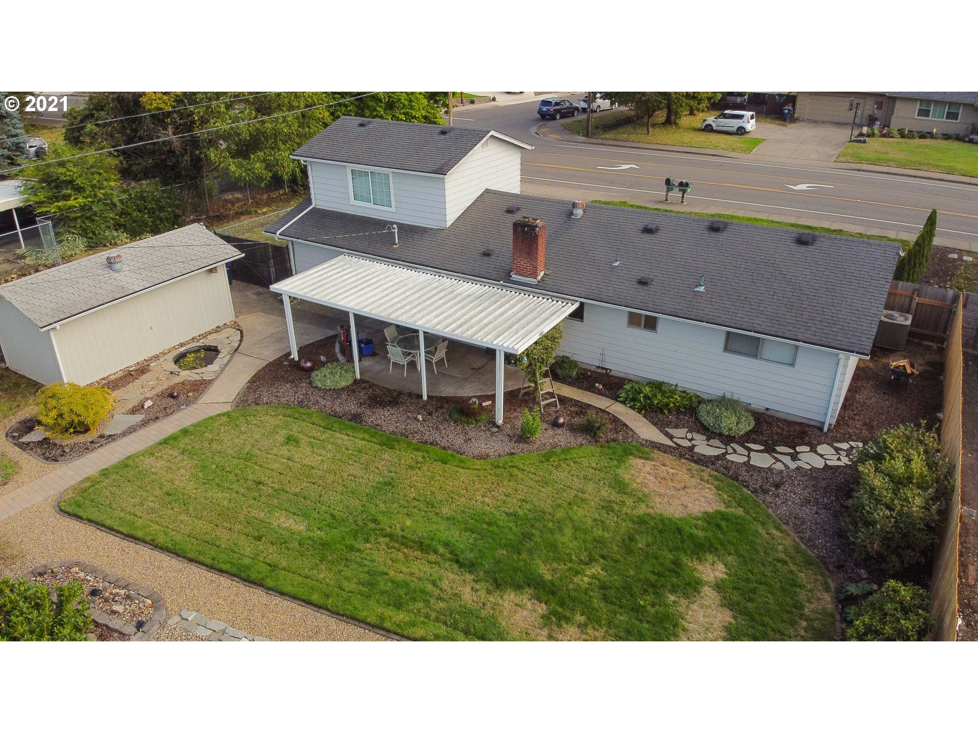 3950 Jasper Road Springfield, OR 97478 - Photo 14 of 20 a view of a outdoor space