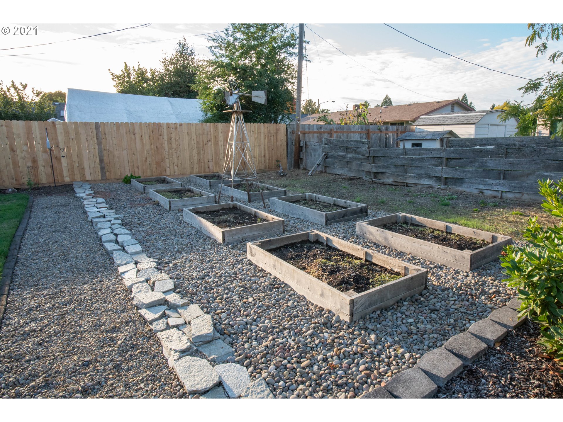 3950 Jasper Road Springfield, OR 97478 - Photo 15 of 20 a view of a backyard with a tub
