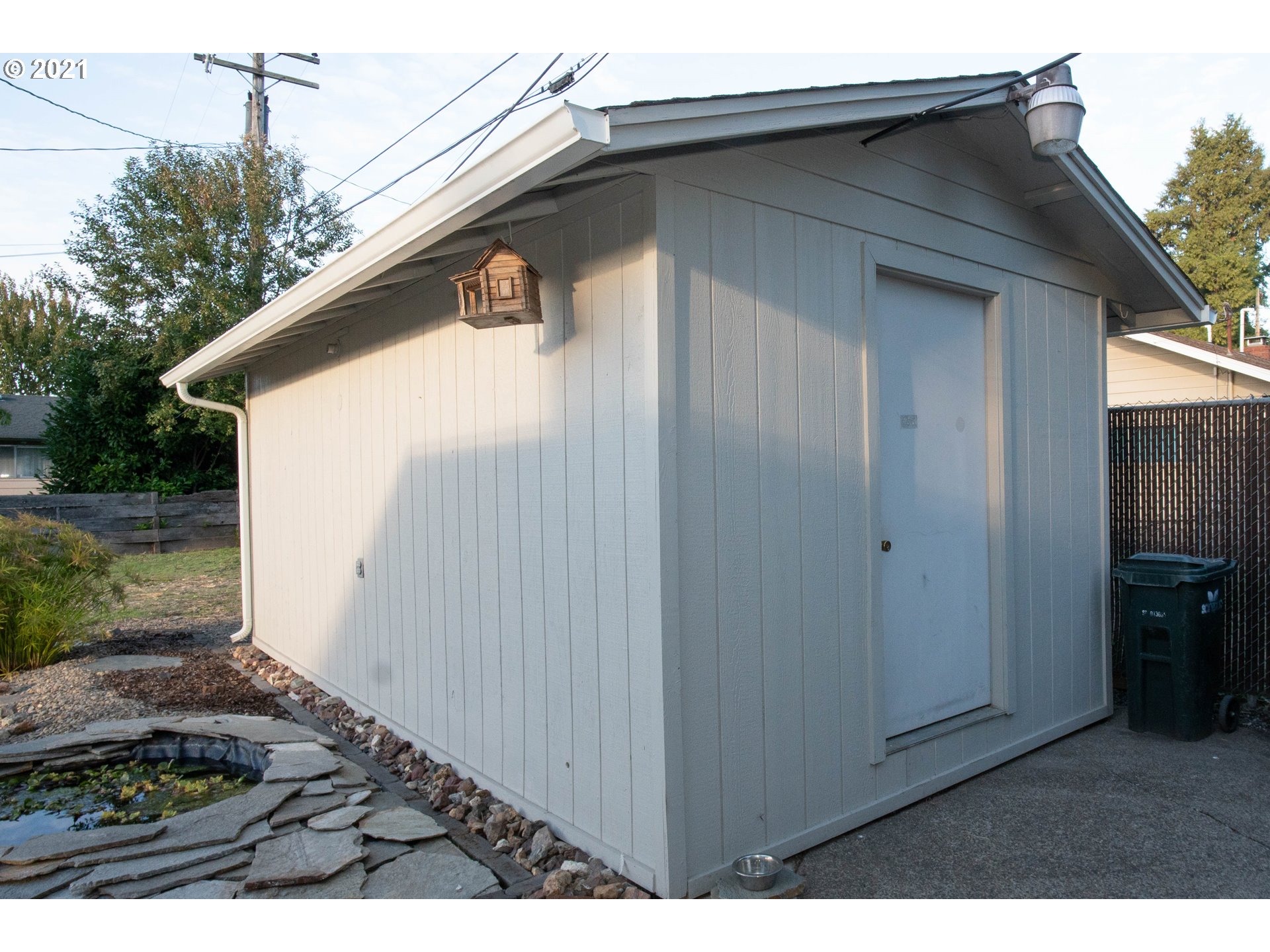 3950 Jasper Road Springfield, OR 97478 - Photo 17 of 20 a view of backyard of house
