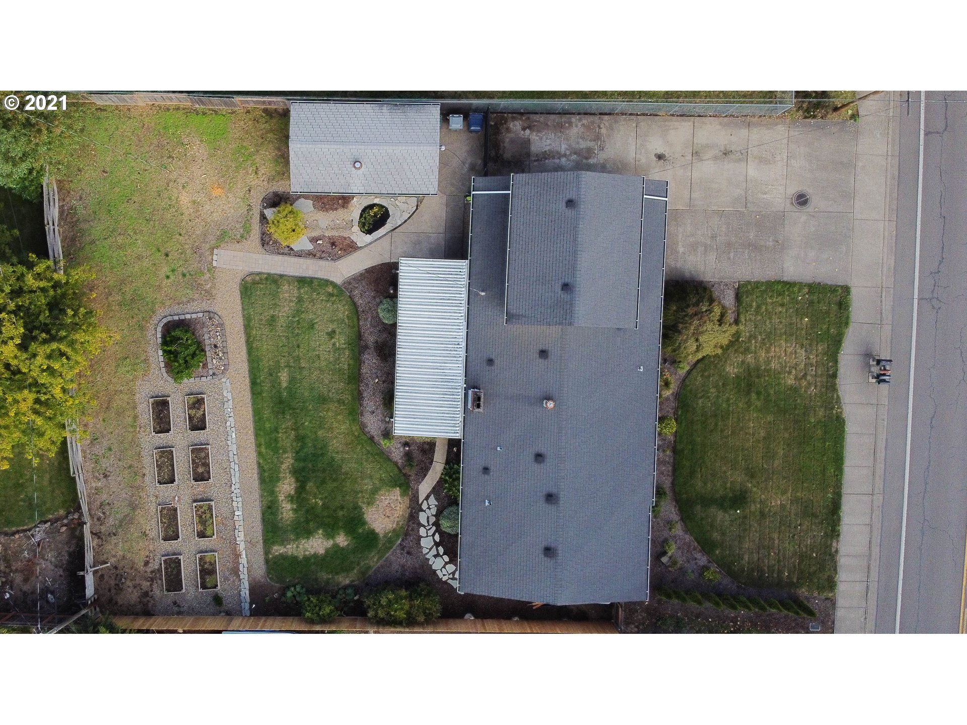 3950 Jasper Road Springfield, OR 97478 - Photo 19 of 20 an aerial view of a house