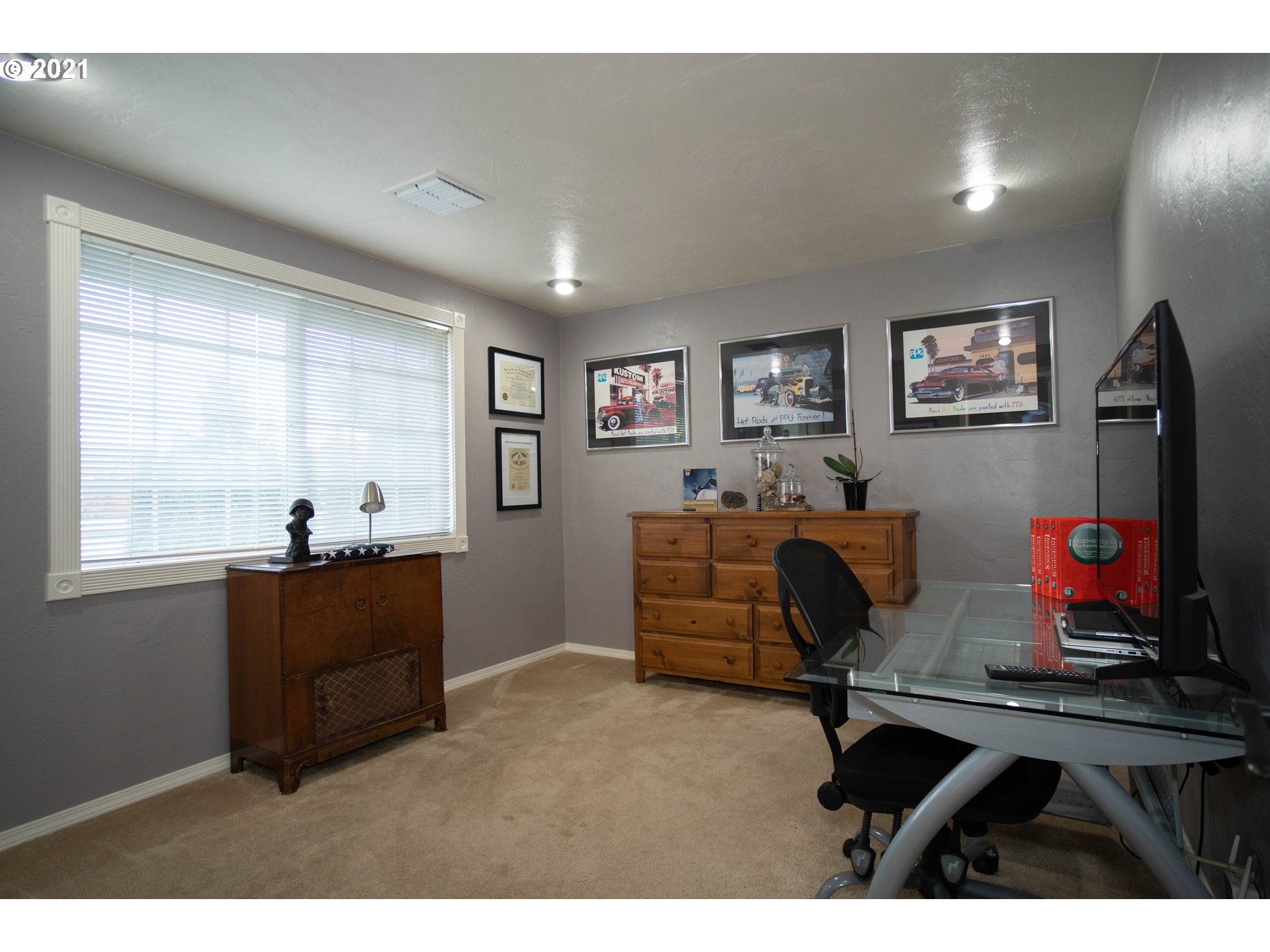 3950 Jasper Road Springfield, OR 97478 - Photo 10 of 20 a living room with furniture and a window