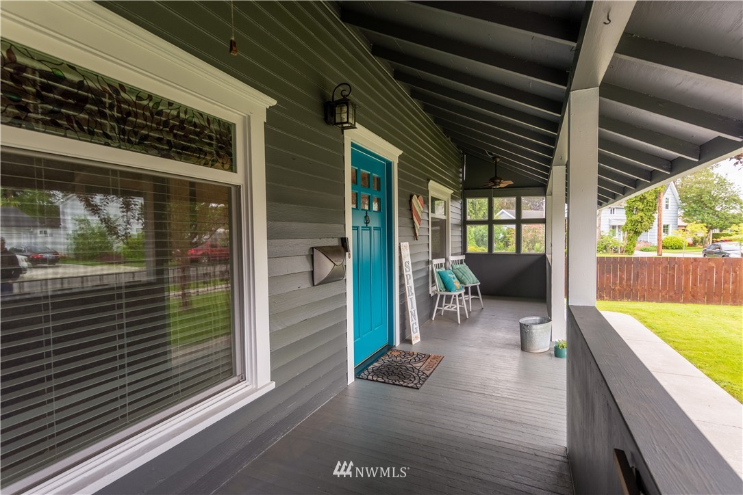 324 N Street Centralia, WA 98531 - Photo 22 of 32 a backyard of a house with seating space