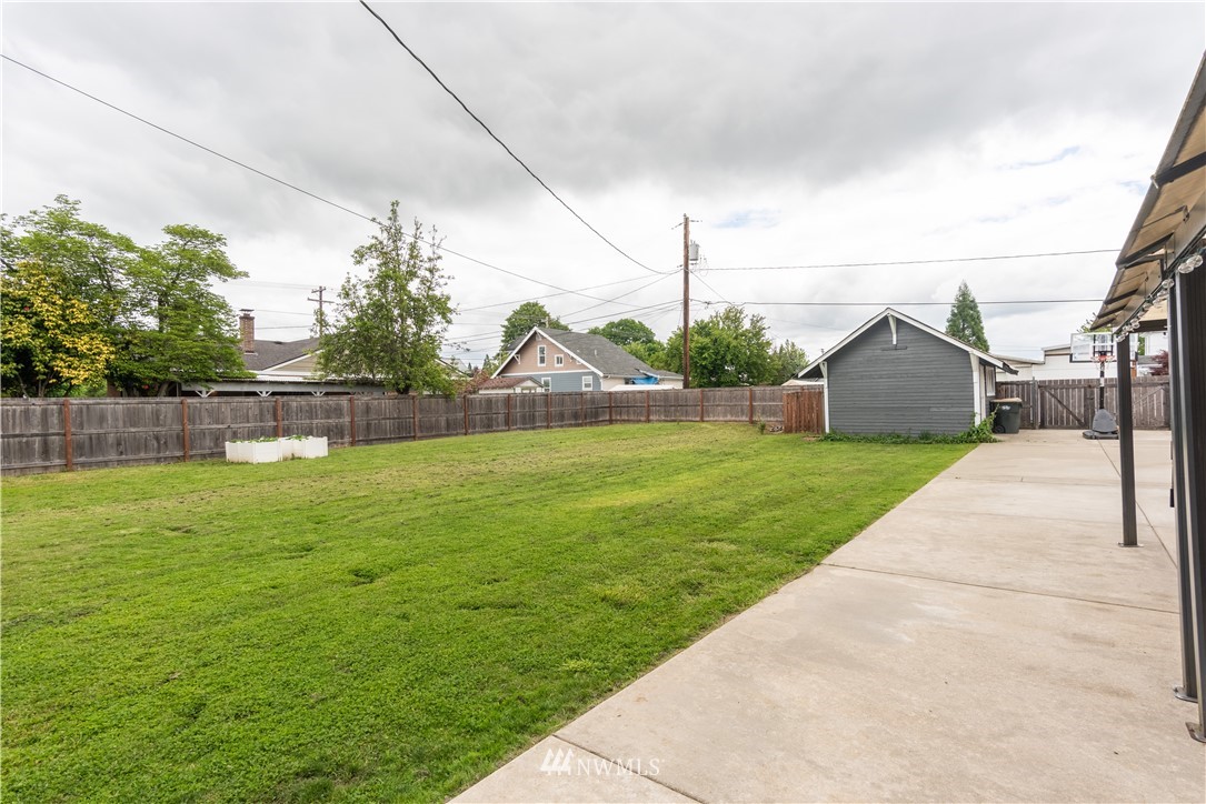 324 N Street Centralia, WA 98531 - Photo 29 of 32 a view of a backyard