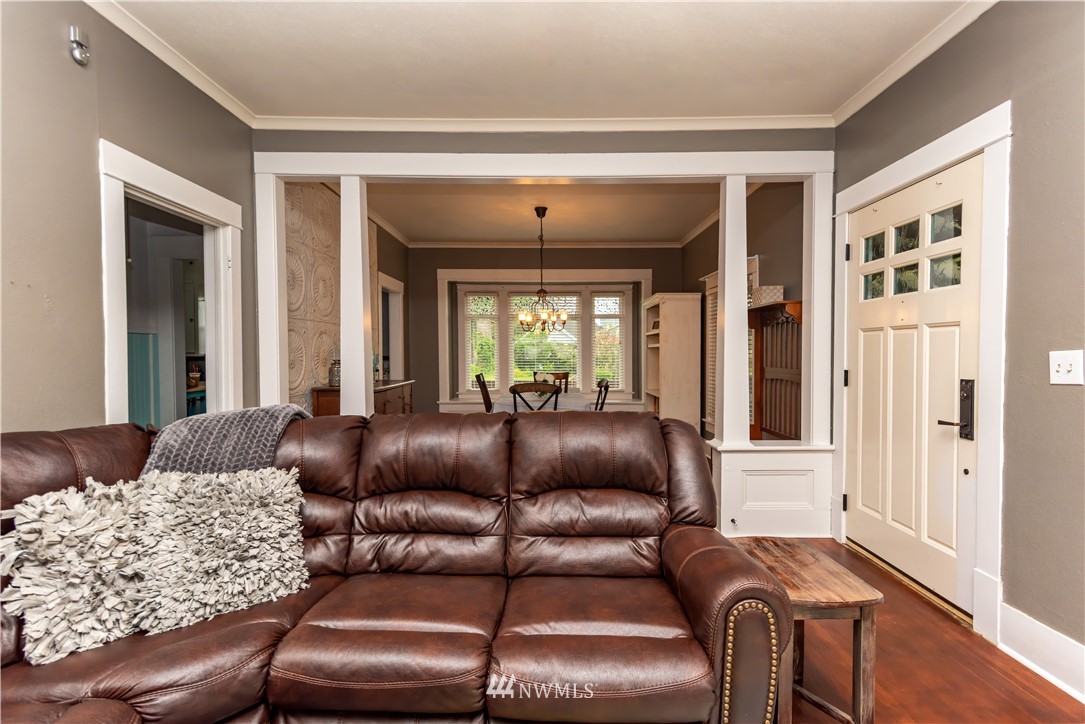 324 N Street Centralia, WA 98531 - Photo 4 of 32 a living room with furniture and a window