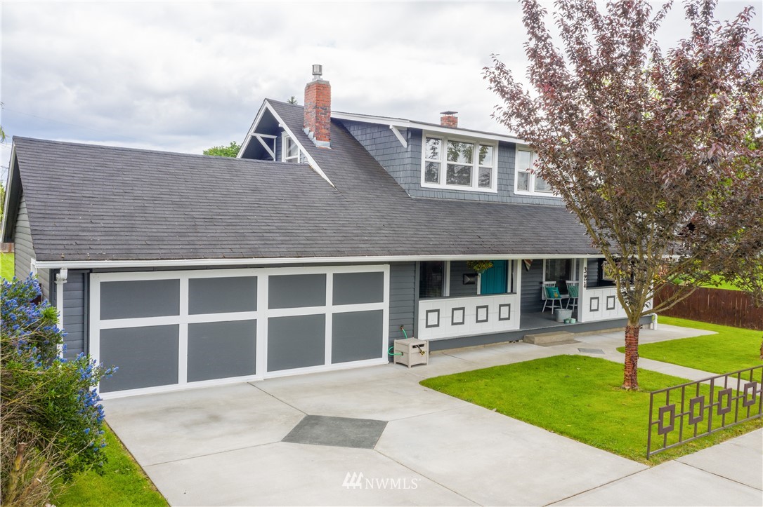 324 N Street Centralia, WA 98531 - Photo 31 of 32 a front view of a house with a yard and garage