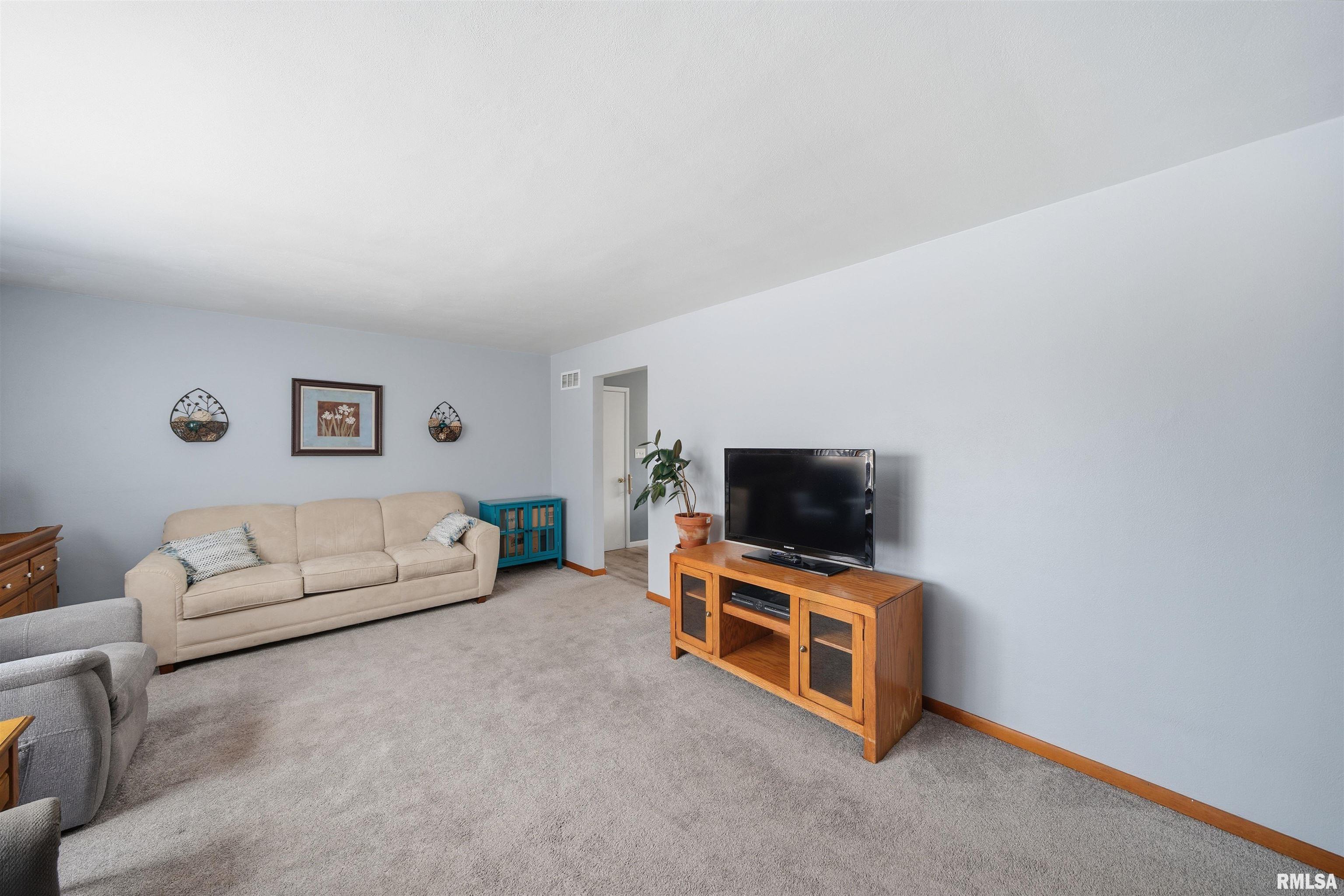 916 West Walnut Street Chillicothe, IL 61523 - Photo 4 of 28