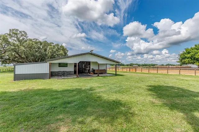 a view of a house with a backyard