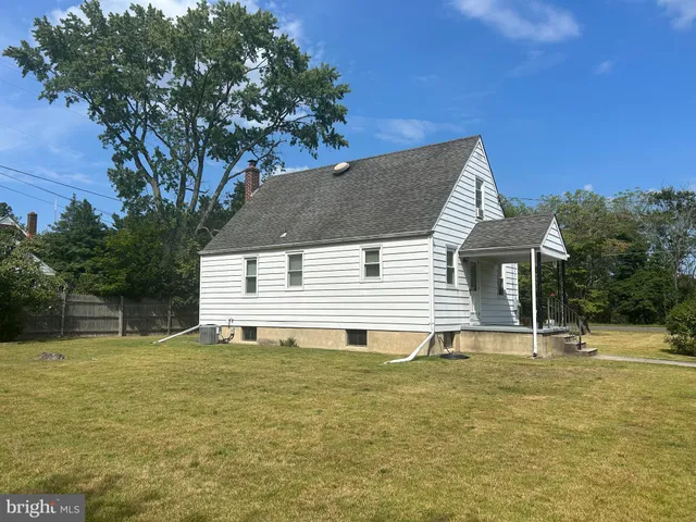 a house view with a outdoor space