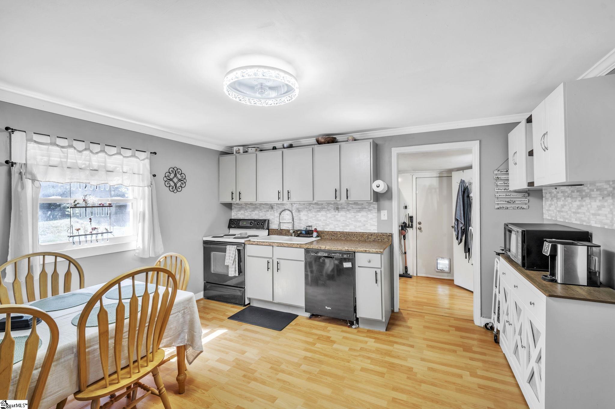 305 Belue Mill Road Landrum, SC 29356 - Photo 3 of 39