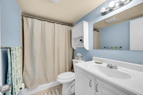 $1,900 | 138 South Cypress Road, Unit 214, Pompano Beach, FL 33060