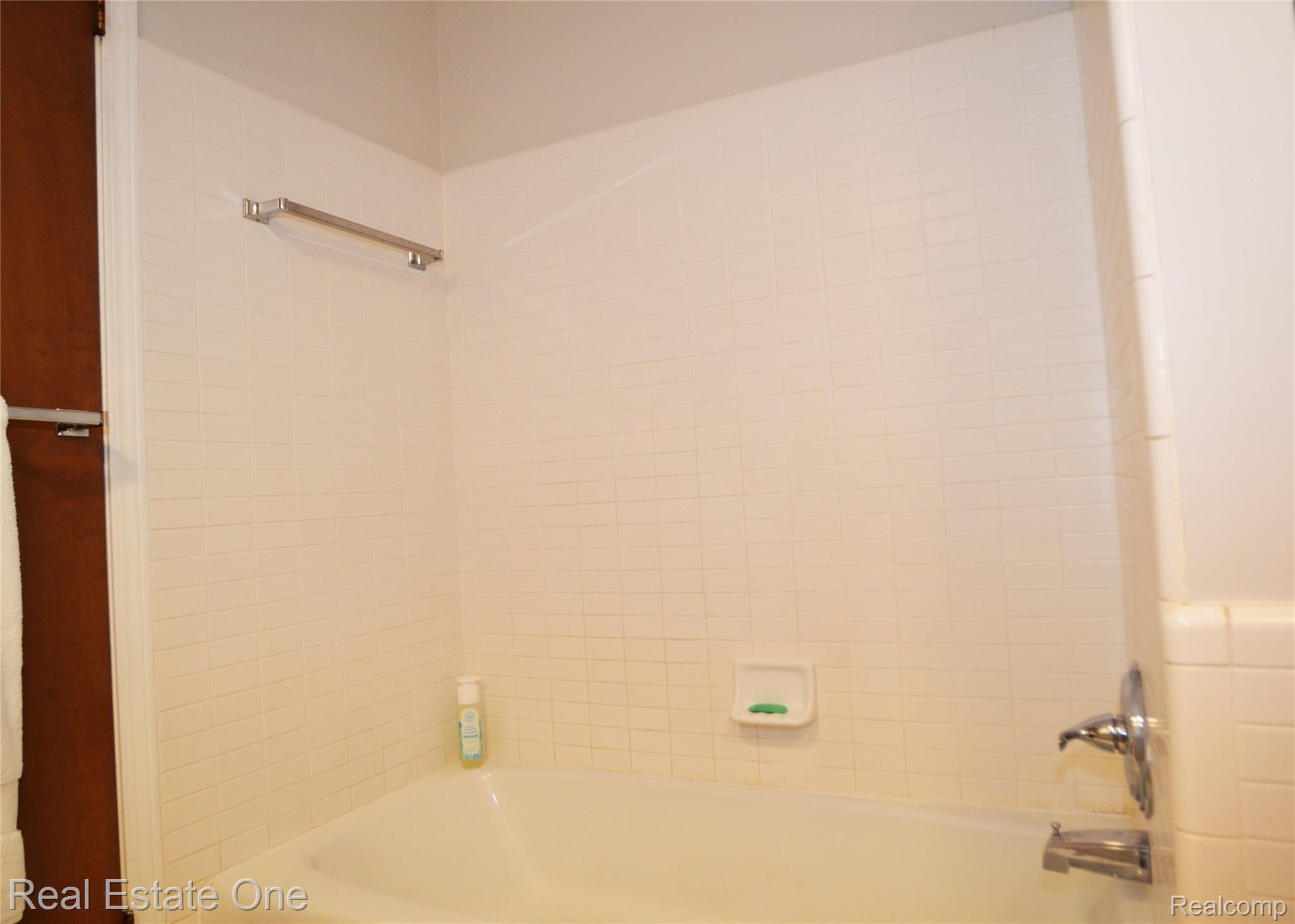 33877 Hunters Pointe Road Farmington, MI 48331 - Photo 35 of 44 DSC_0135.jpg