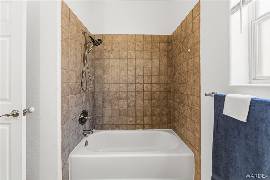 9332 Branded Road Kingman, AZ 86401 - Photo 27 of 44 a bathroom with a bathtub