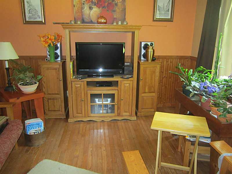 440 Gardiner Road Richmond, RI 02892 - Photo 3 of 19 Living Room.