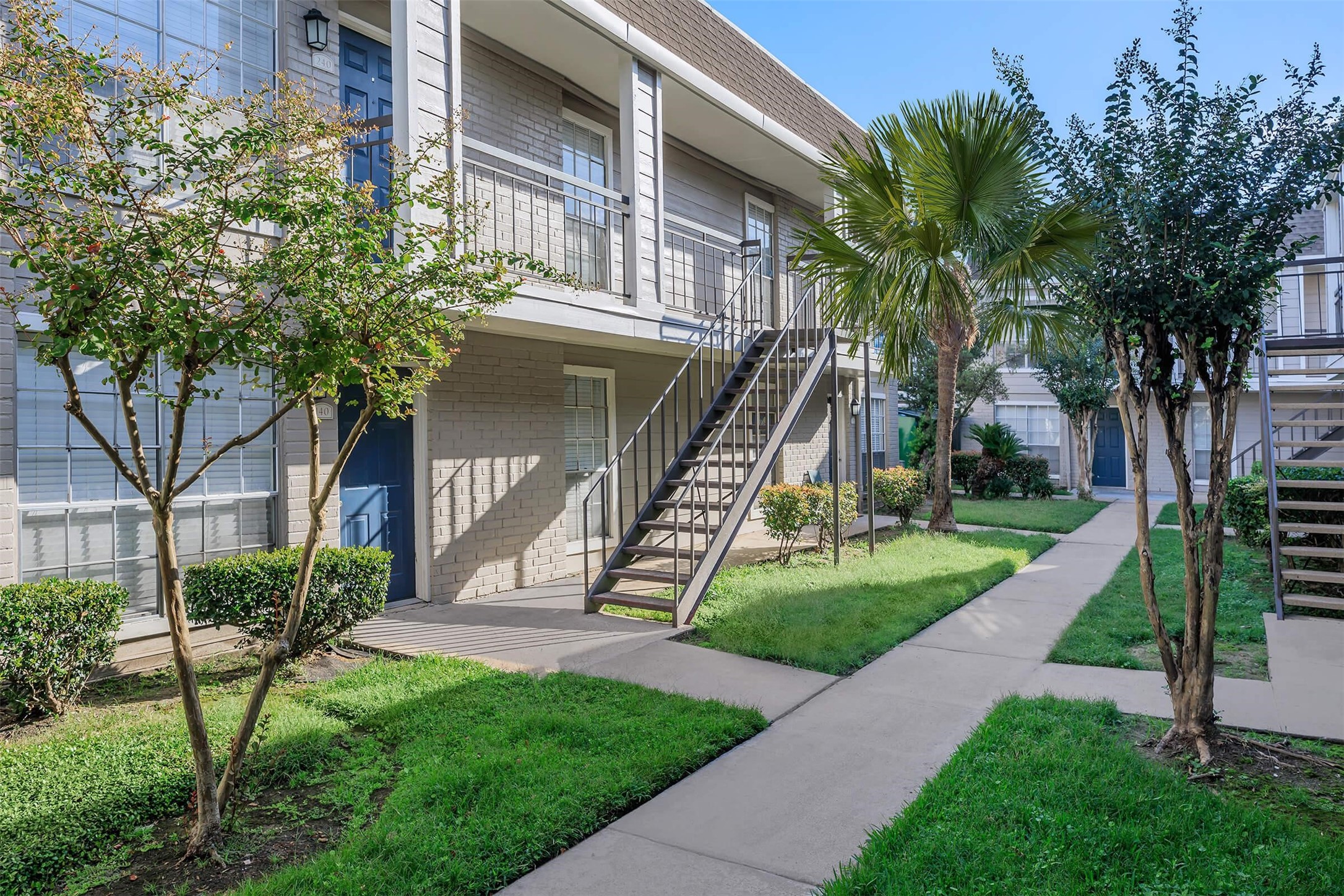 6041 Winsome Lane, Unit 106 Houston, TX 77057 - Photo 14 of 18 a view of a house with a yard