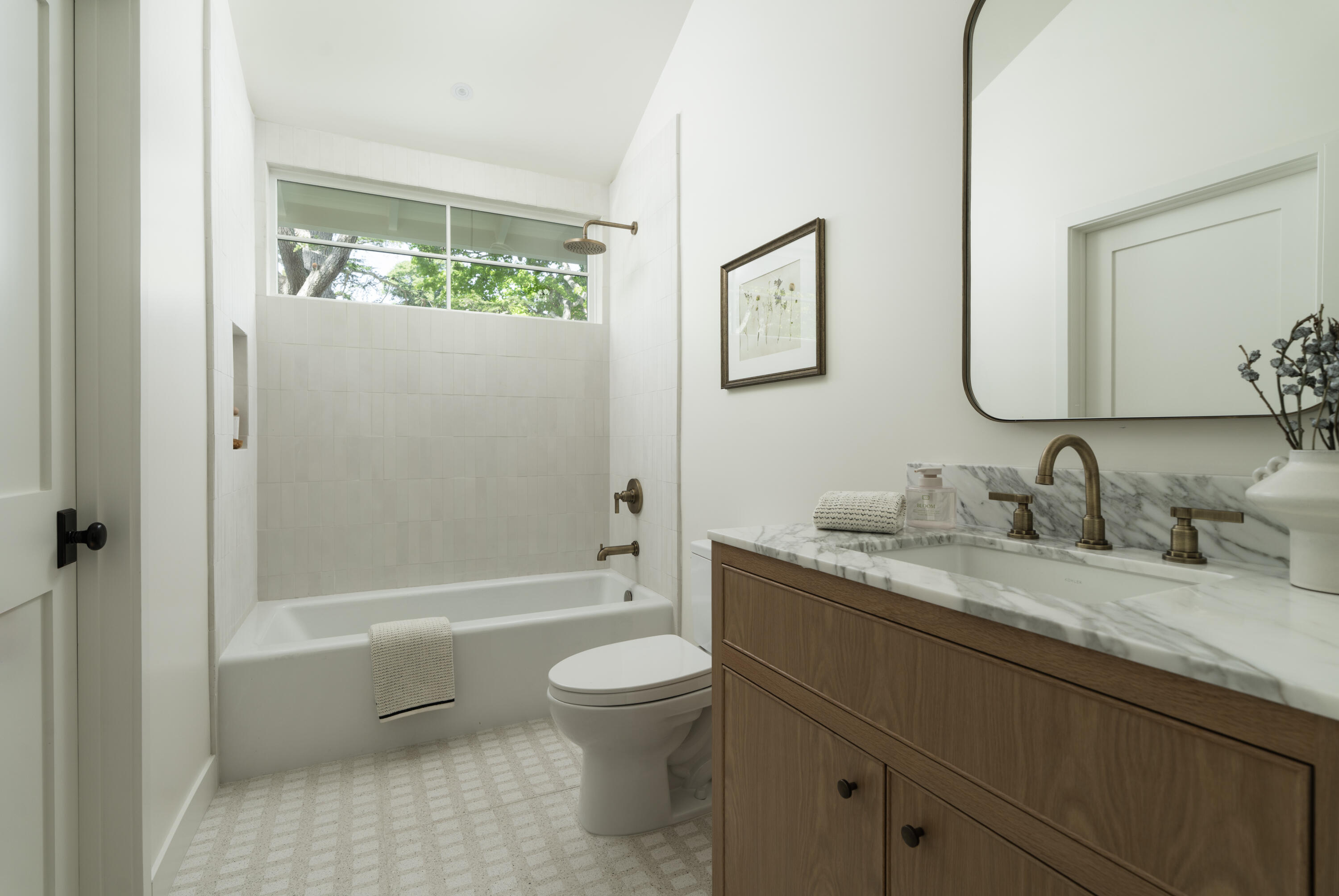 516 Alan Road Santa Barbara, CA 93109 - Photo 16 of 34 16. Bathroom3