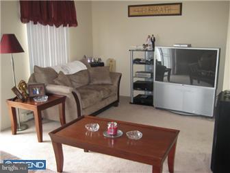 10 Brookshire Road Sicklerville, NJ 08081 - Photo 3 of 12 Living Room