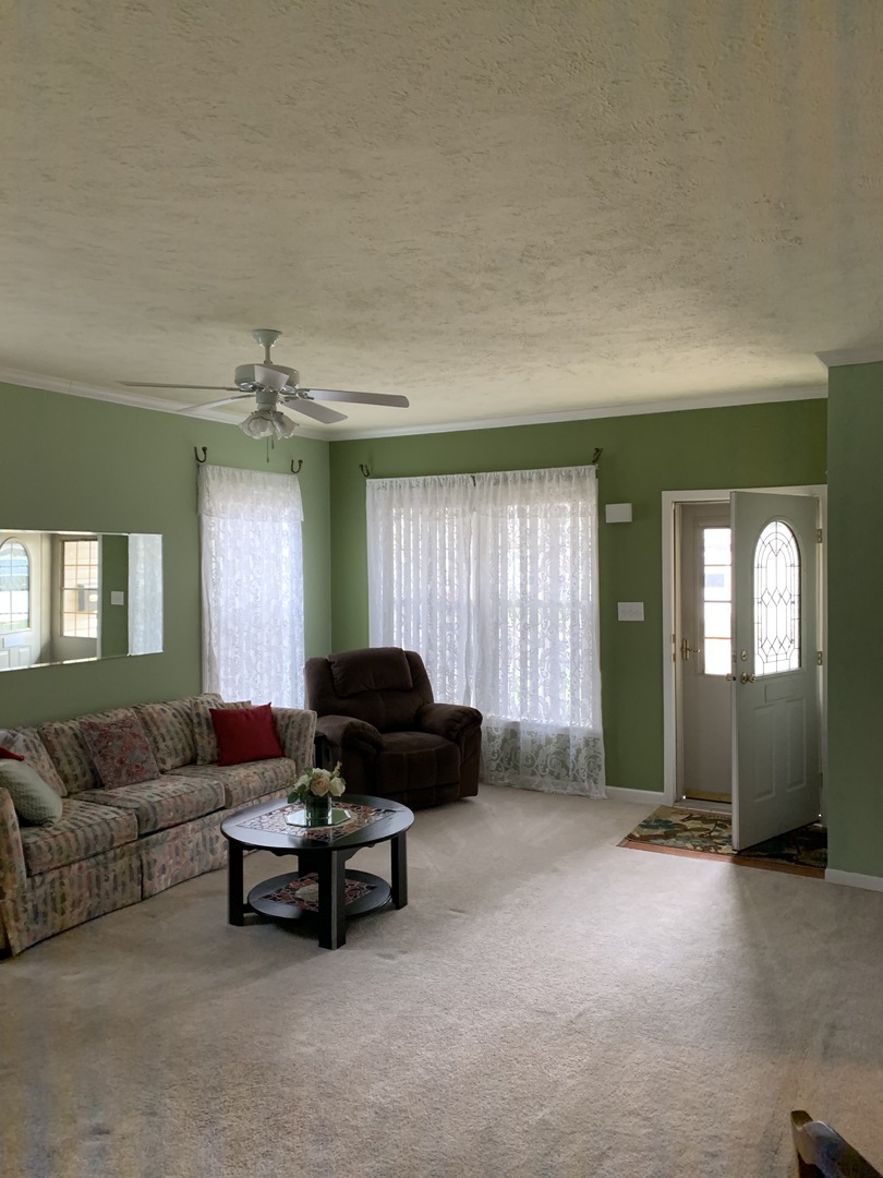 247 Northshore Road Elgin, IL 60123 - Photo 4 of 30