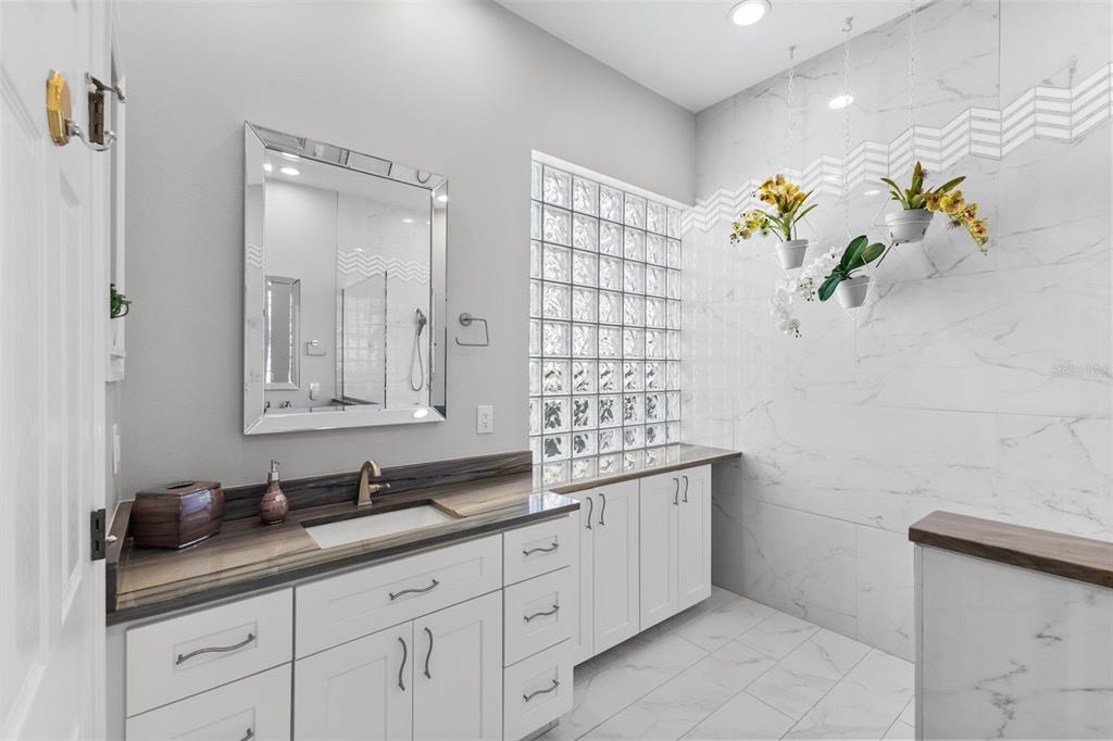 6532 Copper Ridge Trail Bradenton, FL 34201 - Photo 2 of 42 Primary bathroom