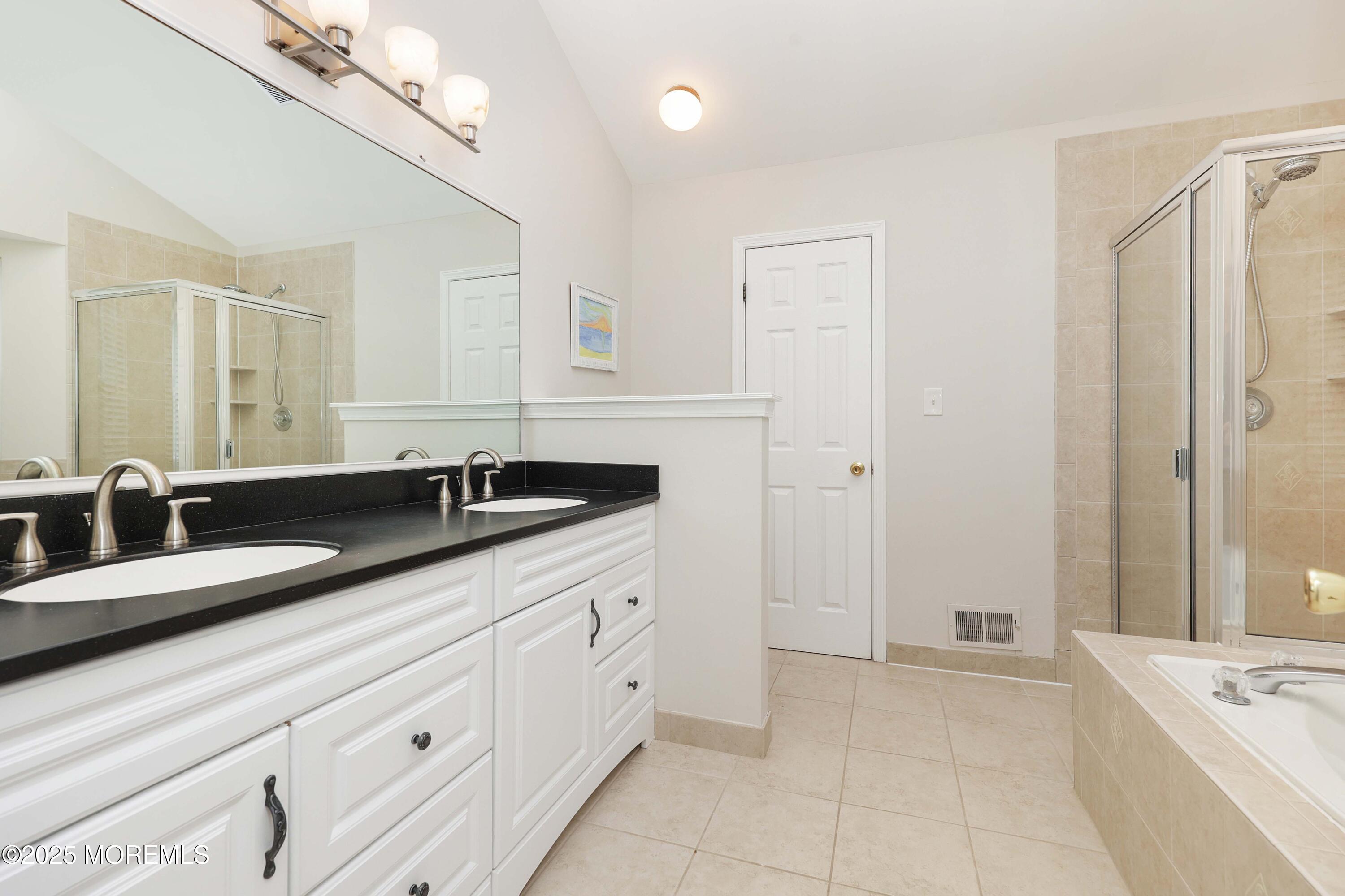 4 Oxford Road, Unit 329 Holmdel, NJ 07733 - Photo 31 of 45 758A0988