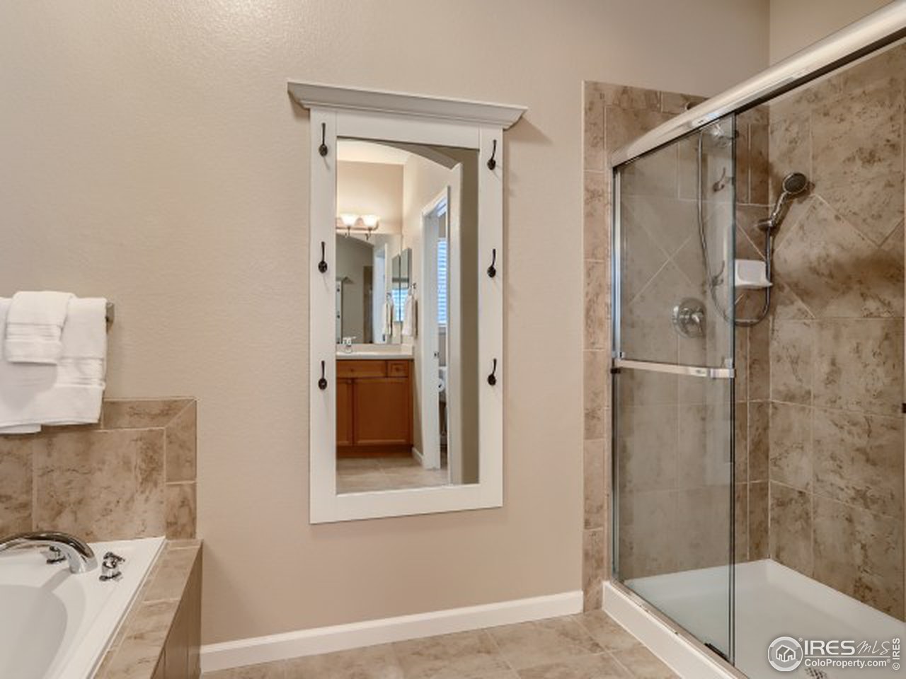 4205 Riley Drive Longmont, CO 80503 - Photo 14 of 30 5 piece luxury bath