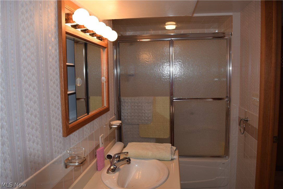 5690 Falkirk Road Lyndhurst, OH 44124 - Photo 15 of 21
