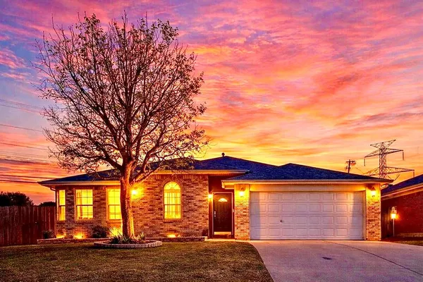 $310,000 | 10604 Cobblestone Drive, Benbrook, TX 76126