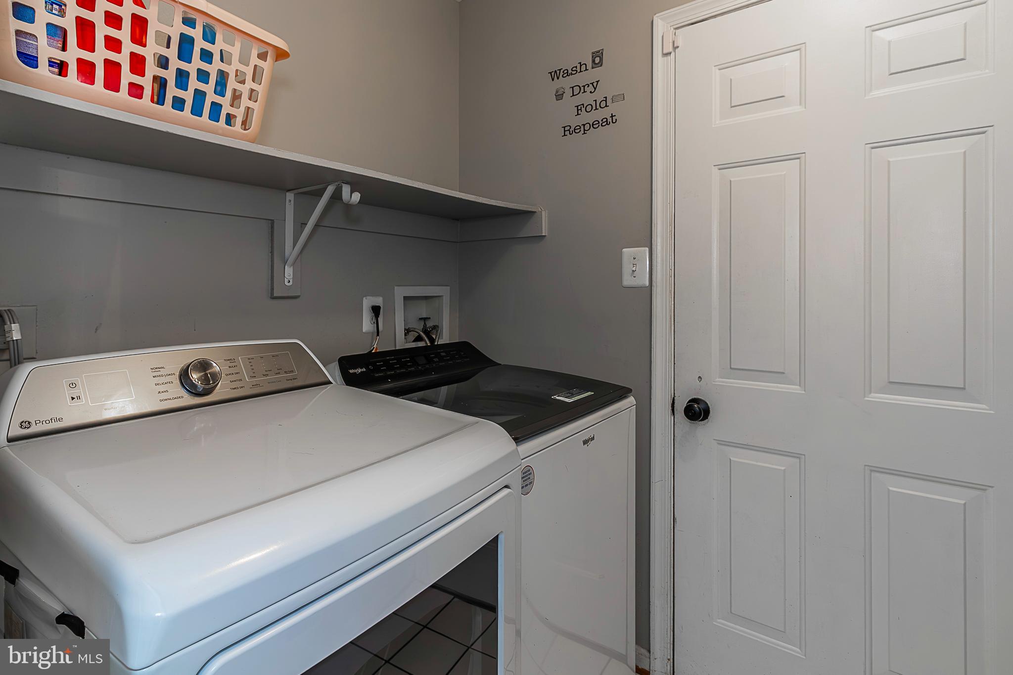 15521 Wheatfield Road Woodbridge, VA 22193 - Photo 21 of 39 Main level washer/dryer
