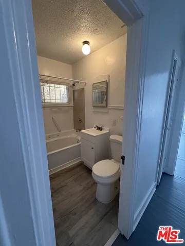 $6,750 | 1650 South Rimpau Boulevard, Los Angeles, CA 90019