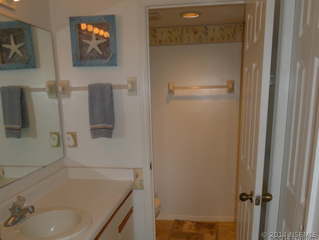 6544 Engram Road, Unit E204 New Smyrna Beach, FL 32169 - Photo 4 of 22 a bathroom with a tub and sink