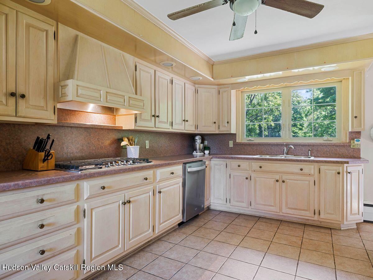284 Tuckers Corners Road Highland, NY 12528 - Photo 6 of 33 photo_online_029