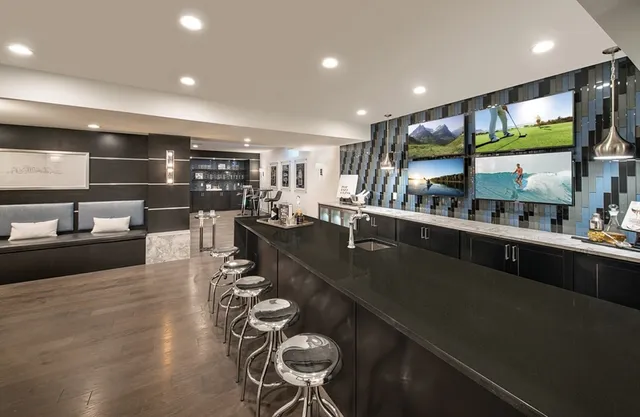 $1,735,000 | 5 Stableford Court, Unit 11, Lynnfield, MA 01940